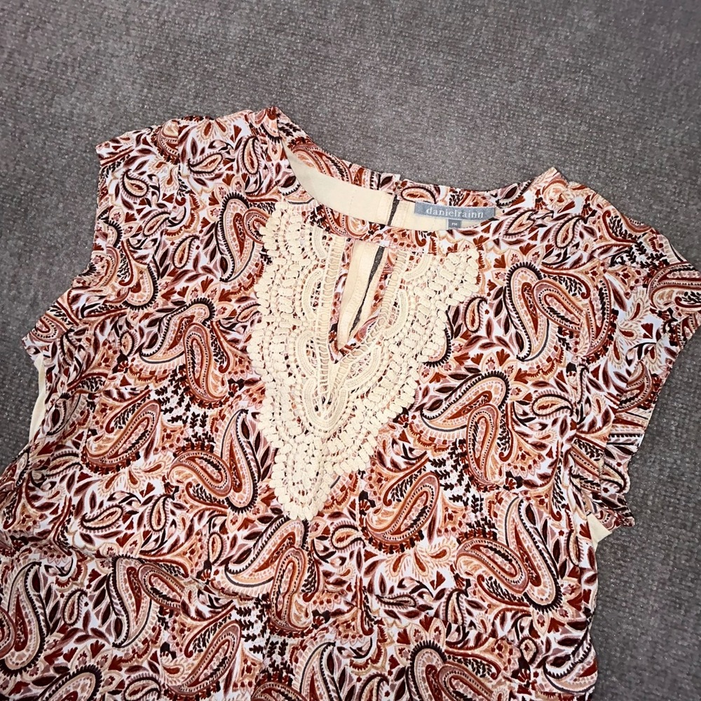 Daniel Rainn Blouse Top Womens PM Multi Paisley Lace Detail Keyhole Back Vented